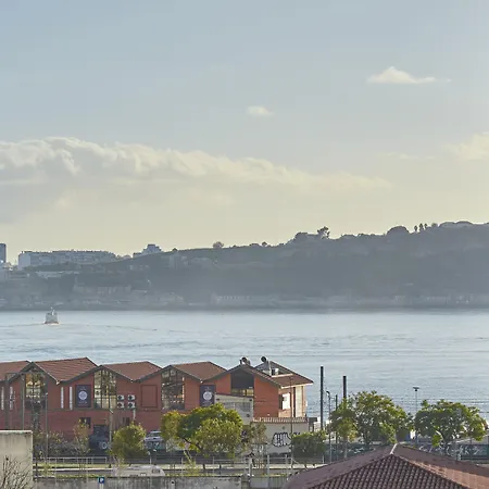 Apartment Five Stars Bica Lissabon