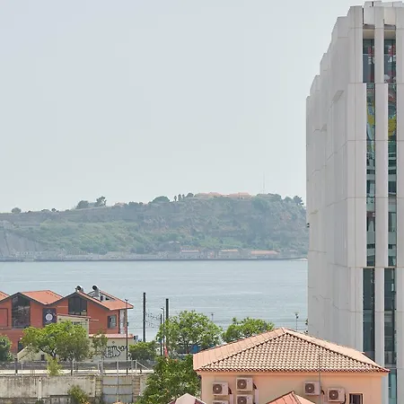 Five Stars Bica Apartment Lisbon